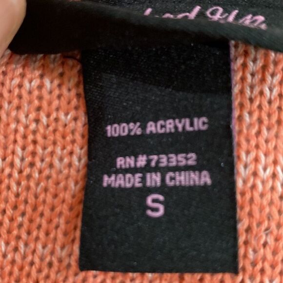 Hooked Up by lOT Peach Mal Open Knit V-Neck Hooded Sweater Size Small - Picture 8 of 13